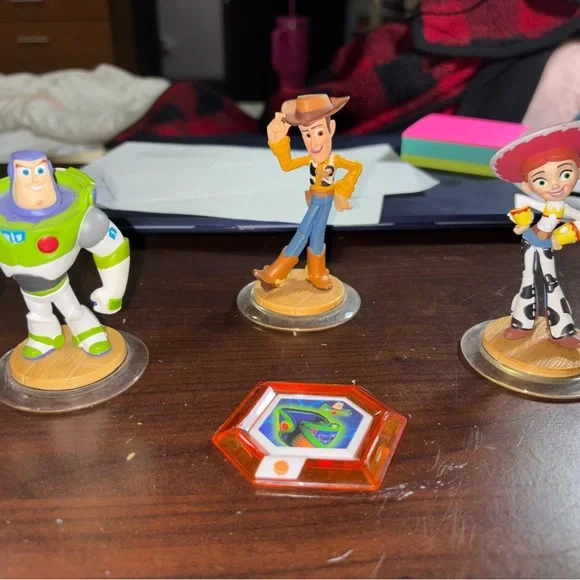 Disney Green and Blue Action Figures Playset - Picture 1 of 9